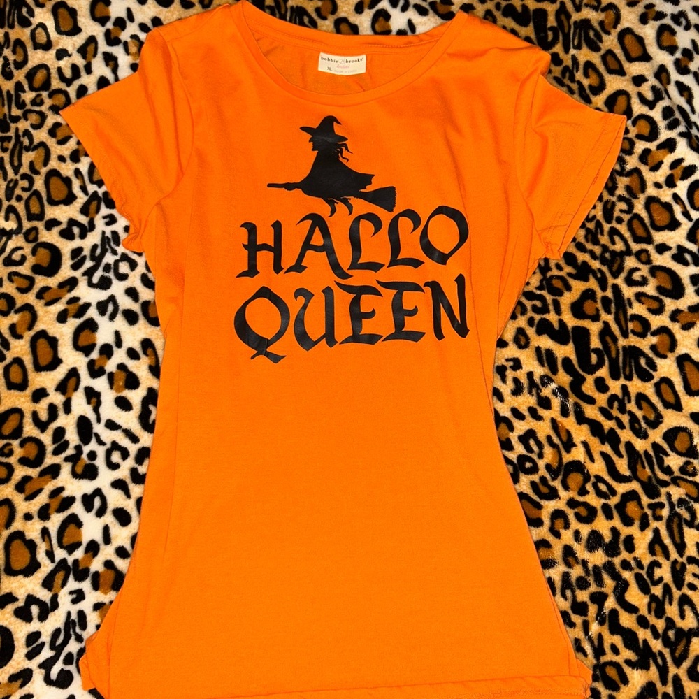 Cute “Hallo Queen” Halloween Orange and Black T-shirt
